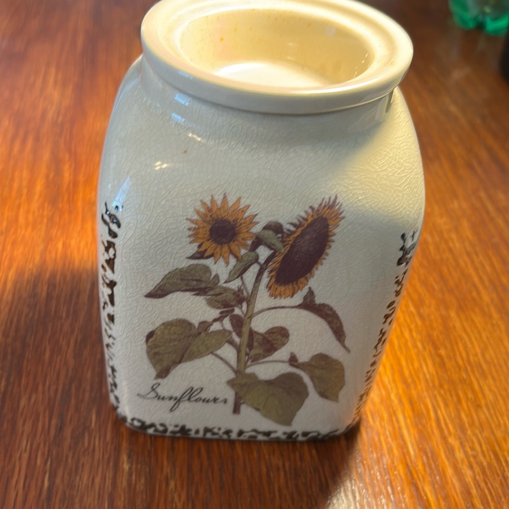 Scentsy Rustic Sunflower Fragrant Wax Warmer with Bulb